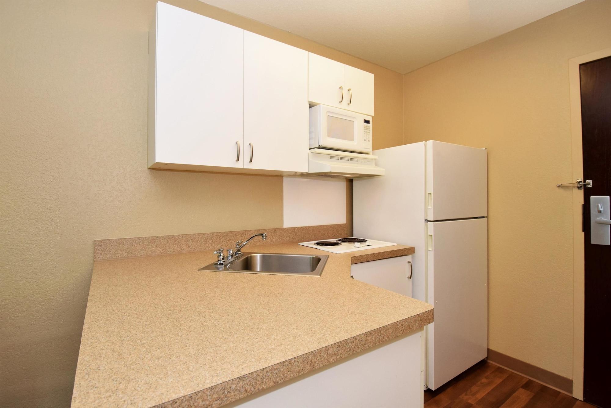 Extended Stay America Suites - Orange County - John Wayne Airport Ньюпорт-Бич Экстерьер фото